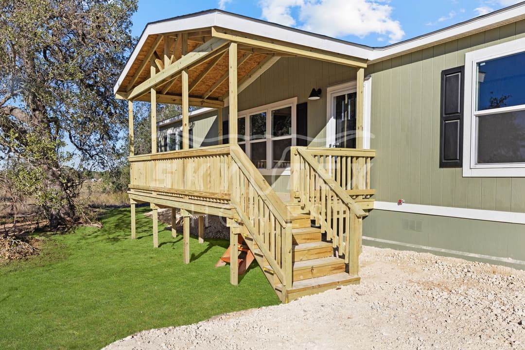 2126 stevens rd., somerset - 1.18 acres exterior home features