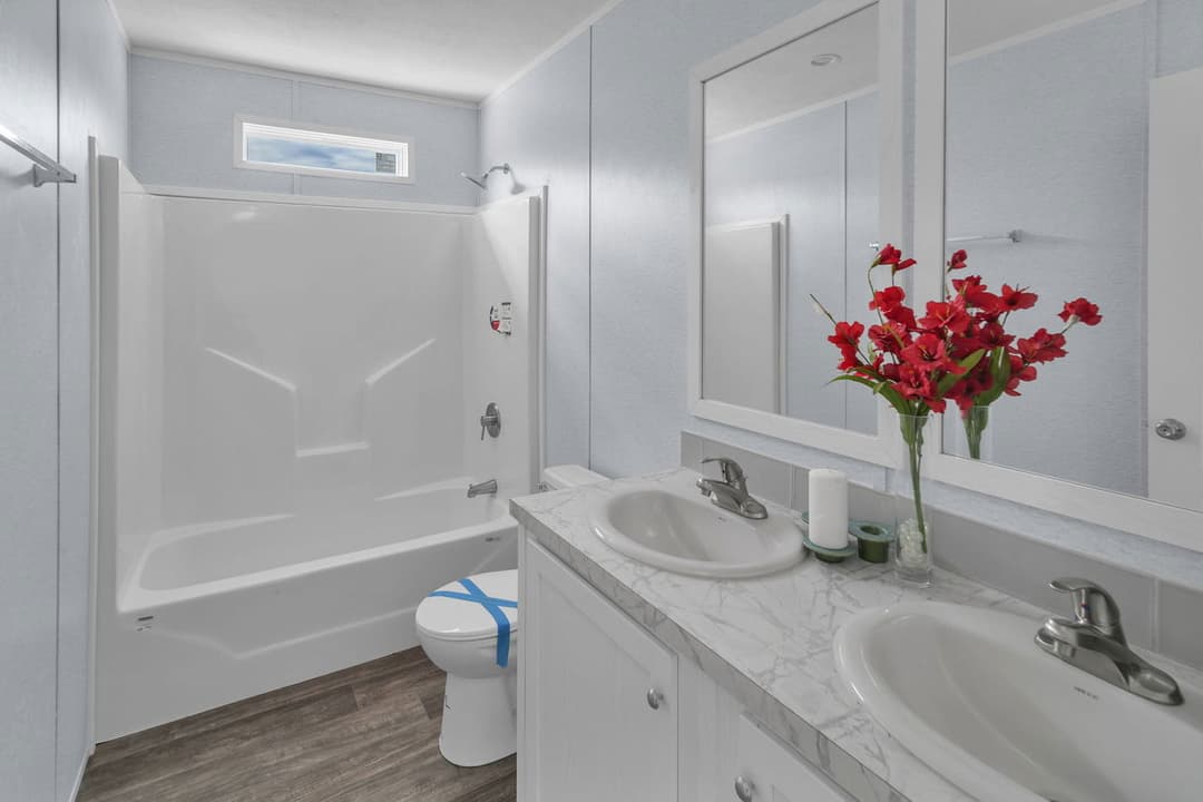 Hondo interior and bathroom home features