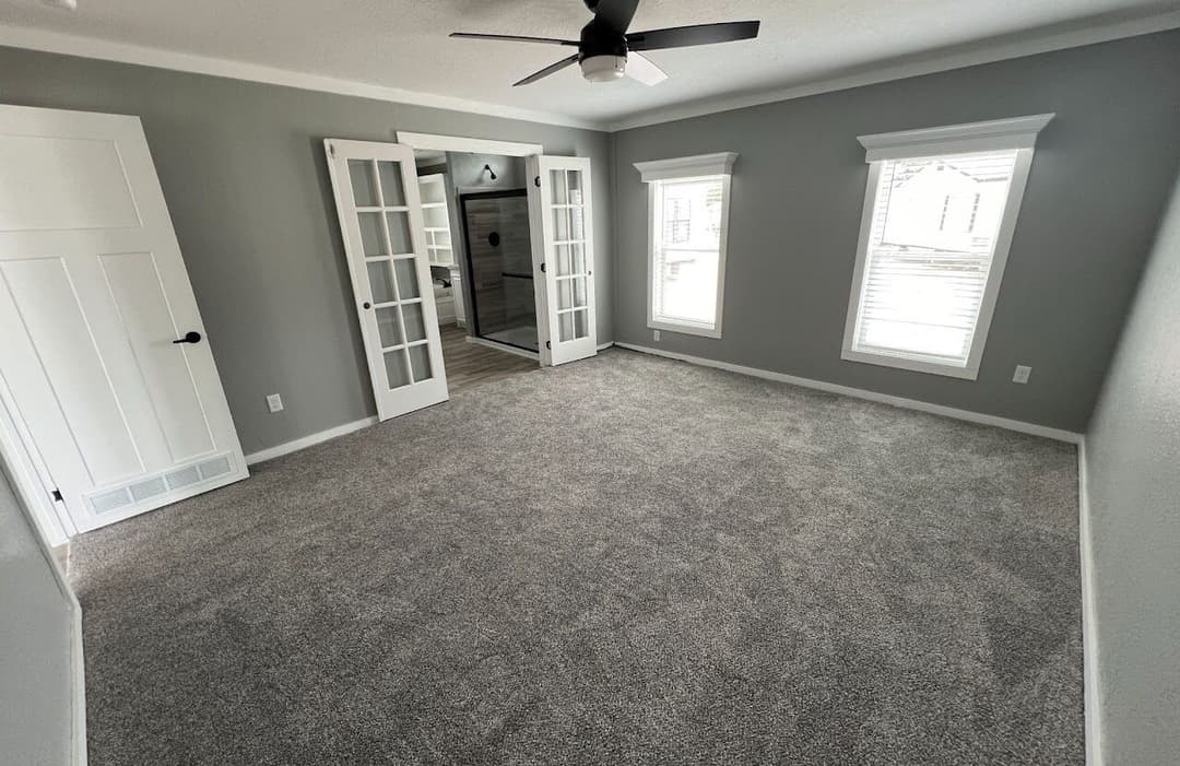 Solitaire 28684a interior home features