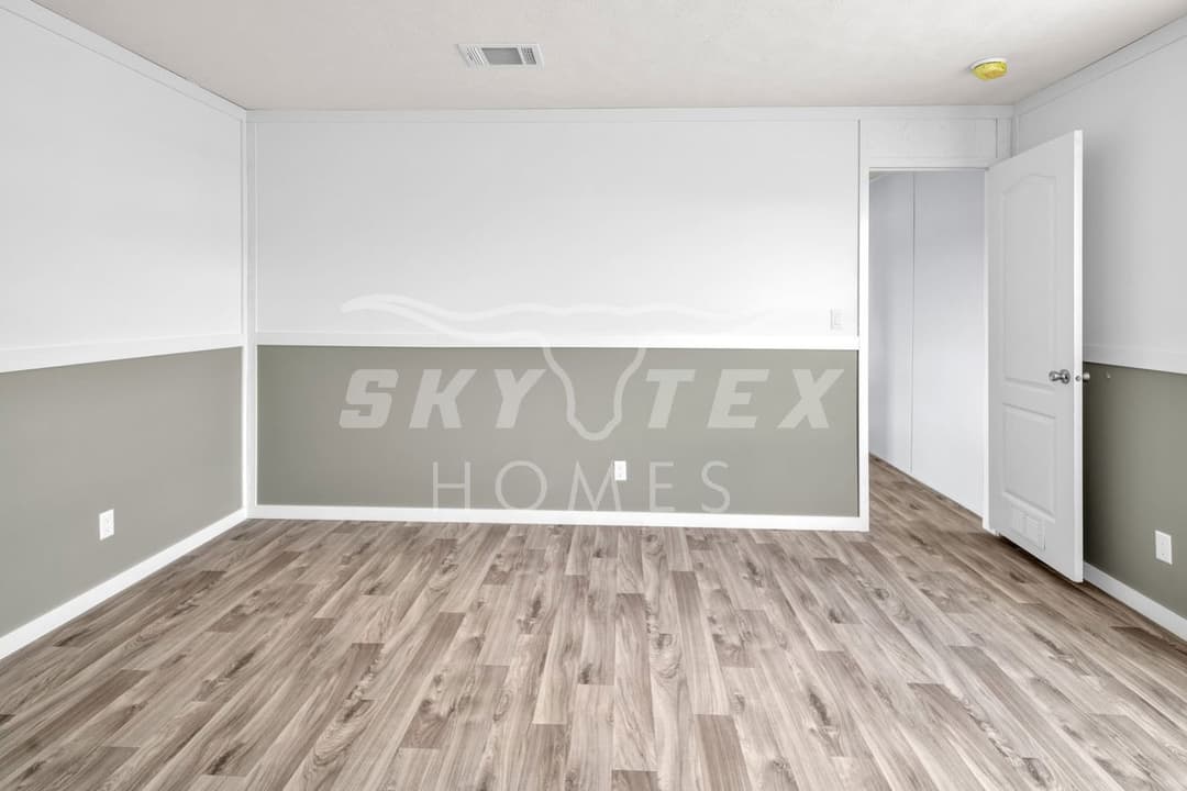 Valu maxx premier 16683e interior and bedroom home features