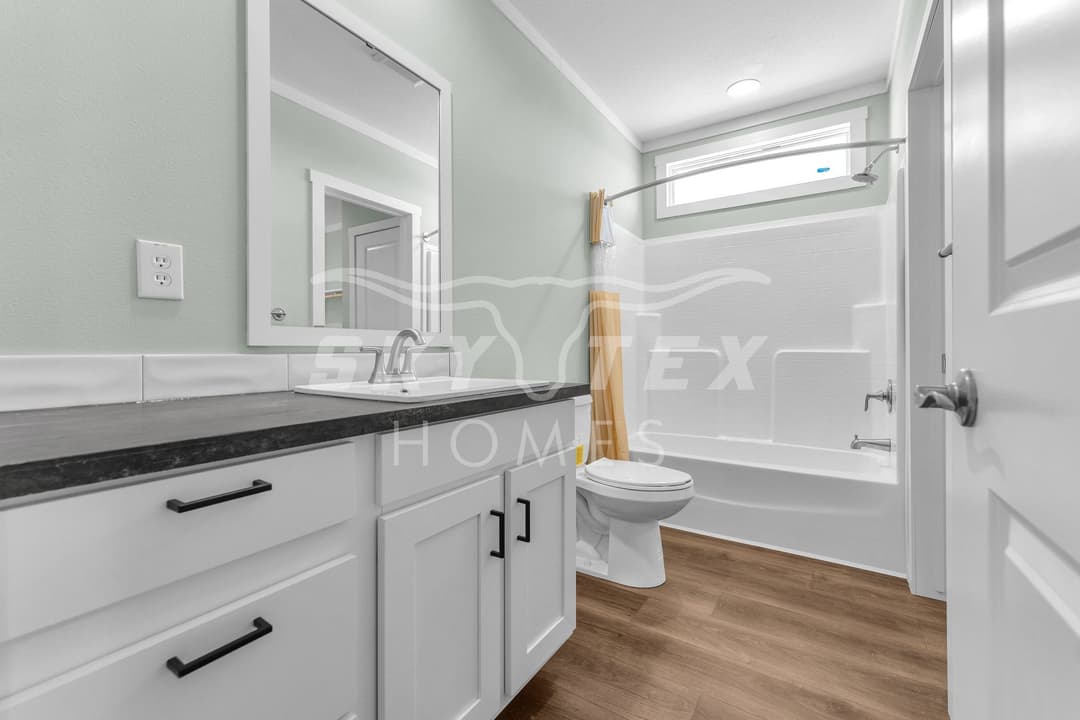 El capitan interior and bathroom home features