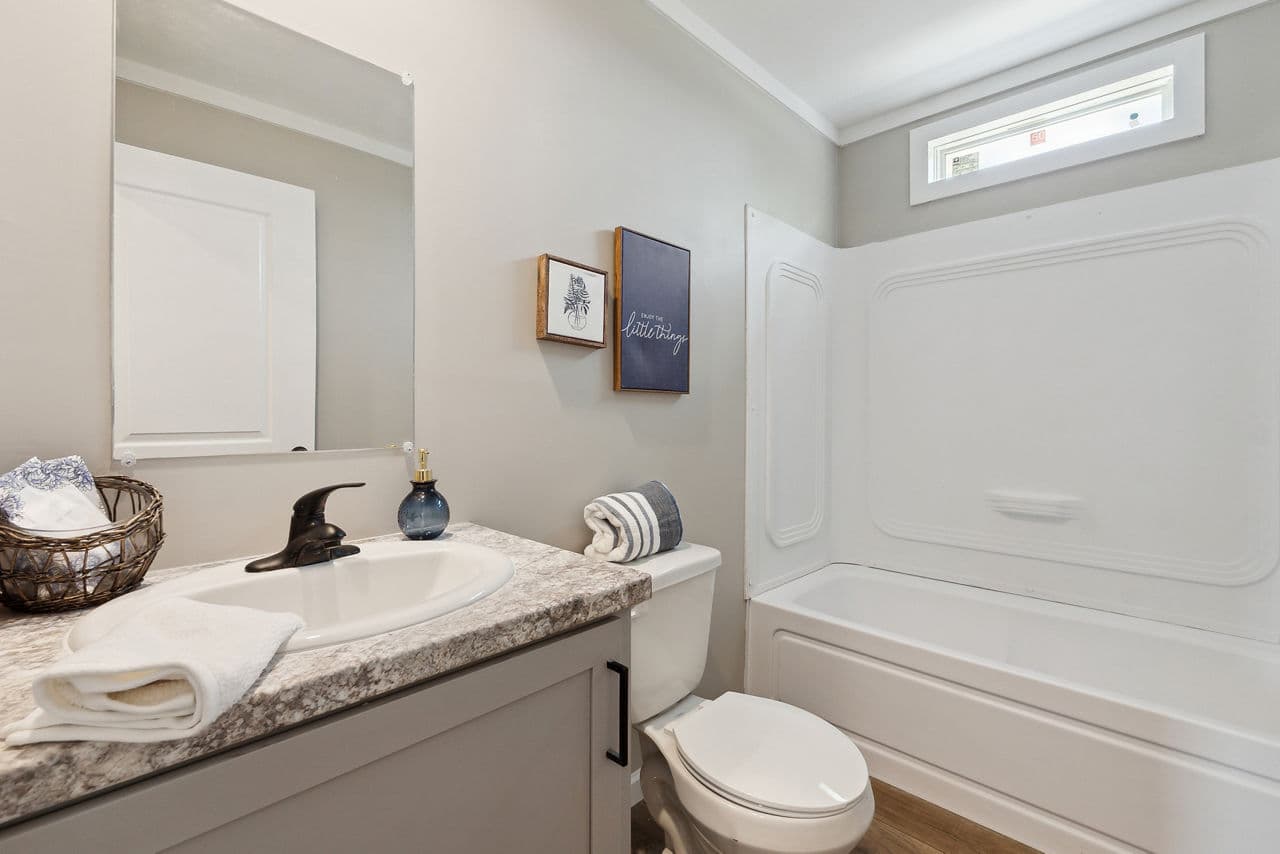 Gateway 2856b bathroom home features