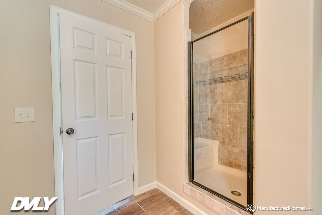 Brooks pointe bathroom home features