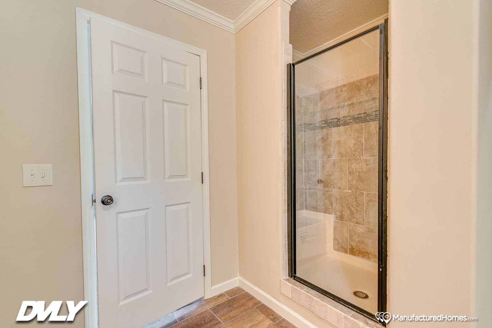 Brooks pointe bathroom home features