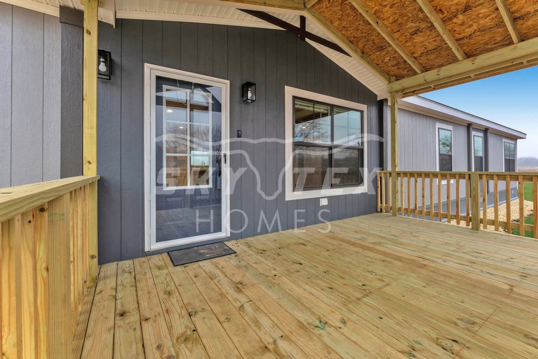 2633 fm 1332, jourdanton - 3.5 acres - pending exterior home features