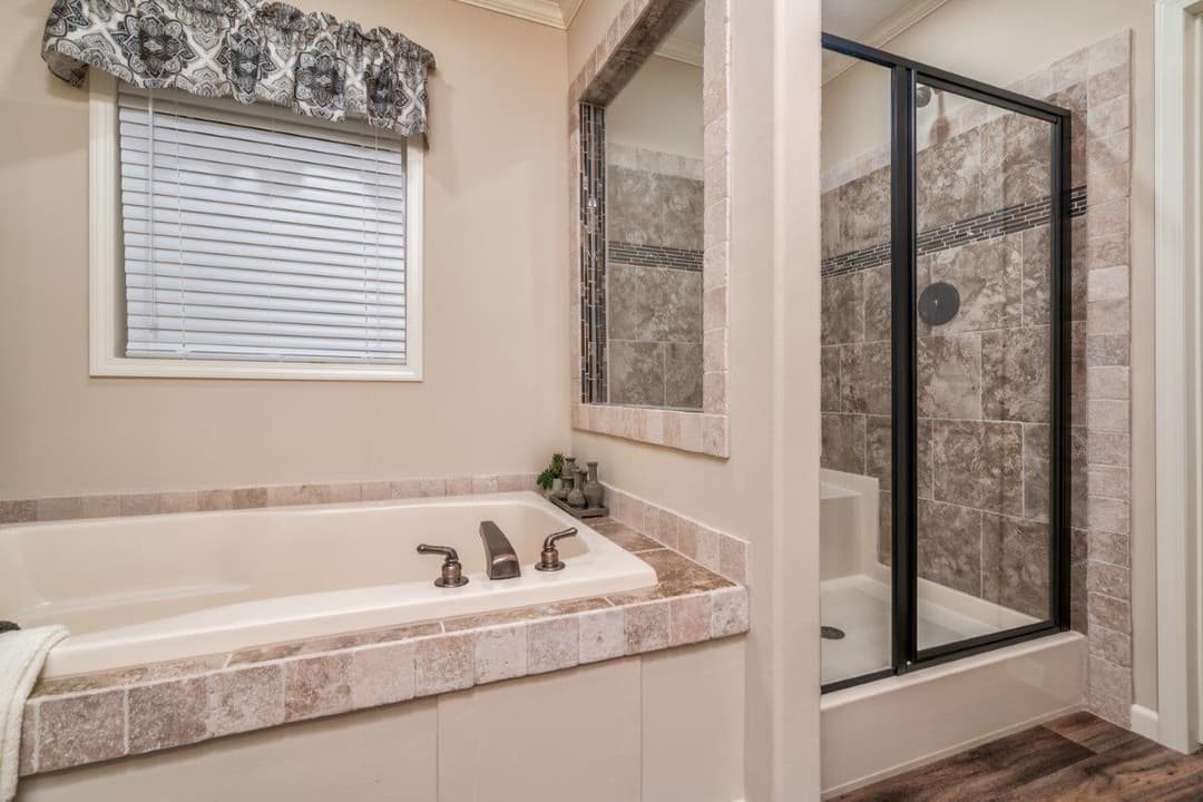 Ahaveh den bathroom home features