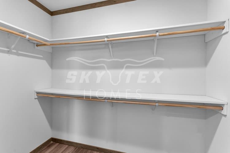 Nellie interior and bedroom home features