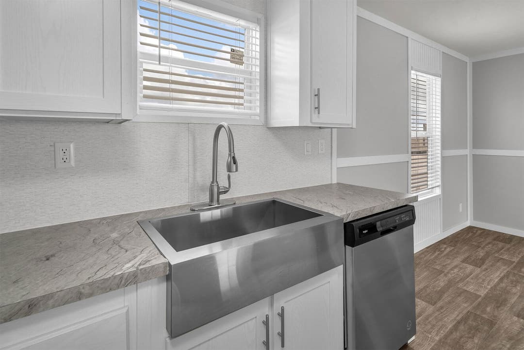 Dakota interior and kitchen home features