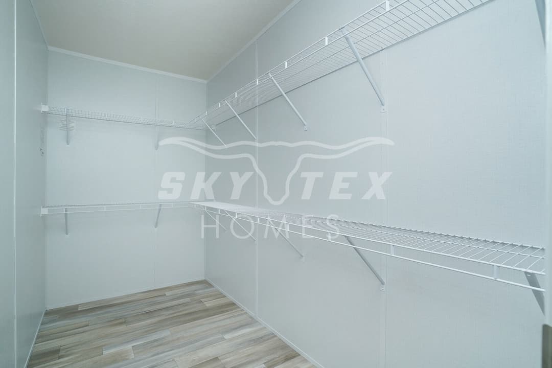 Valu maxx premier 32643e interior and bedroom home features