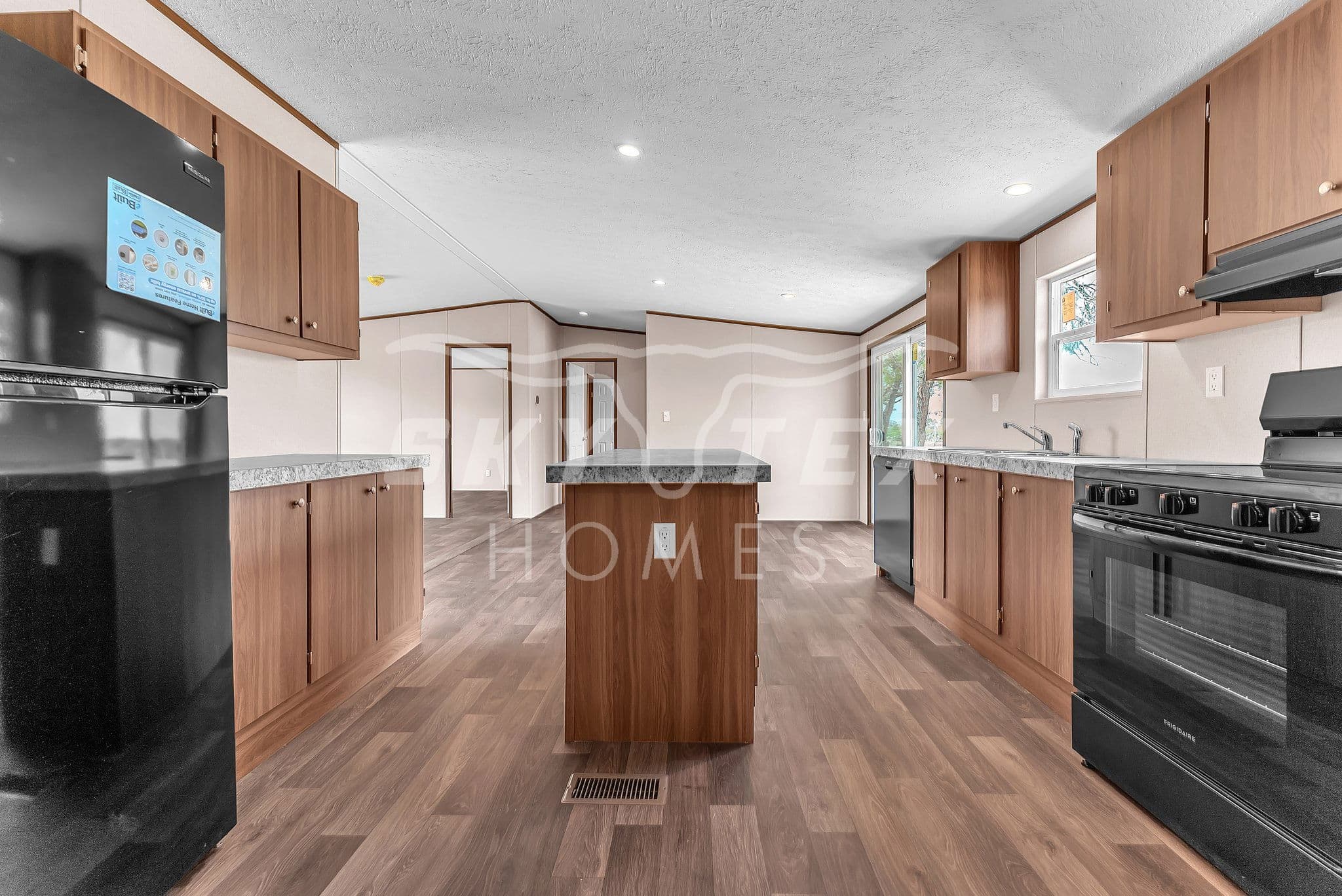 5709 cr 422, pleasanton - .765 acres kitchen home features