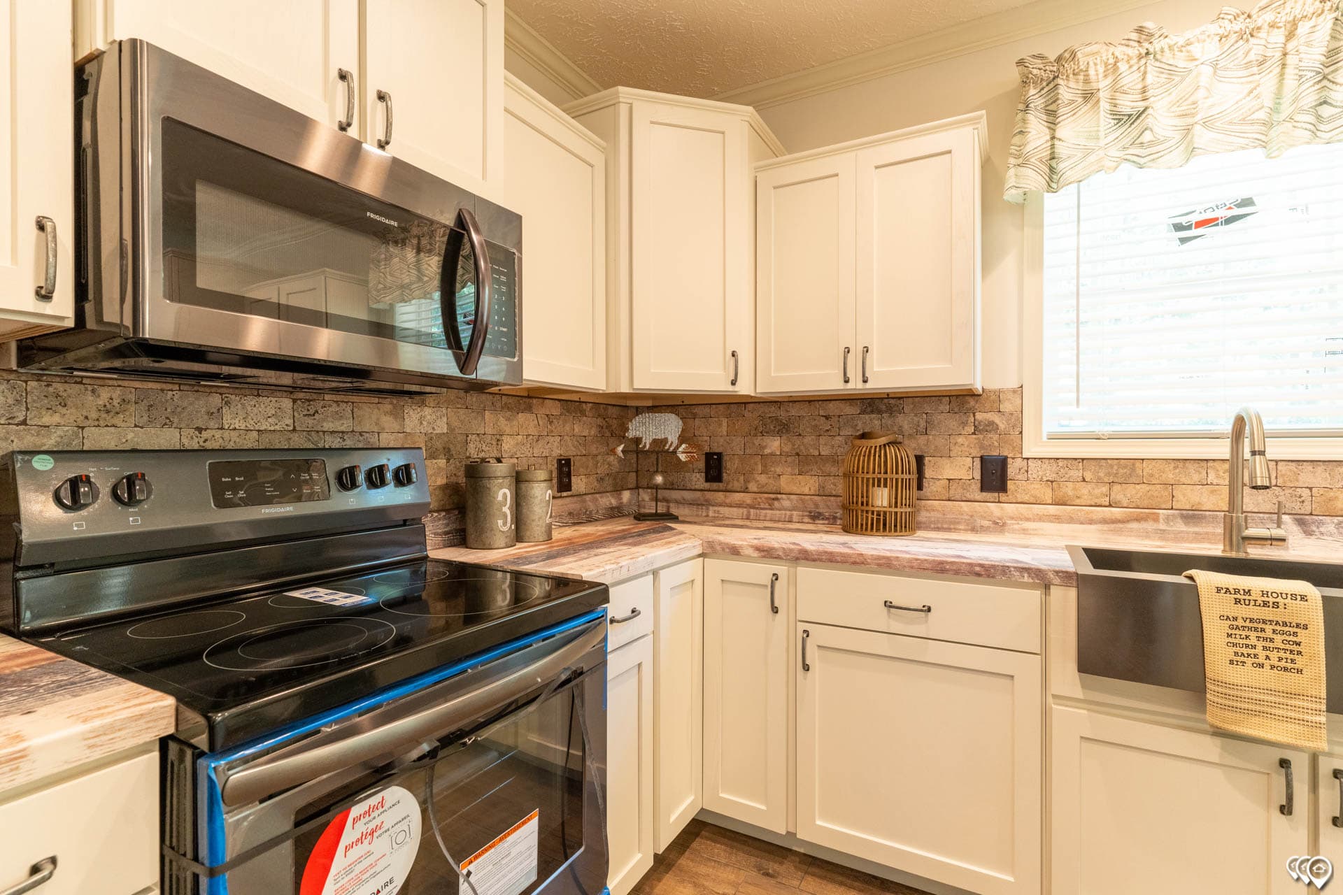 Aimon kitchen home features