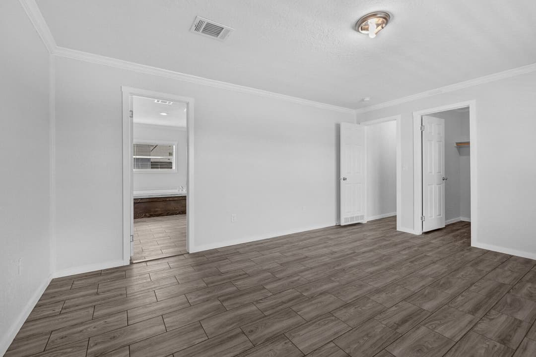 Topaz 28764a bedroom home features