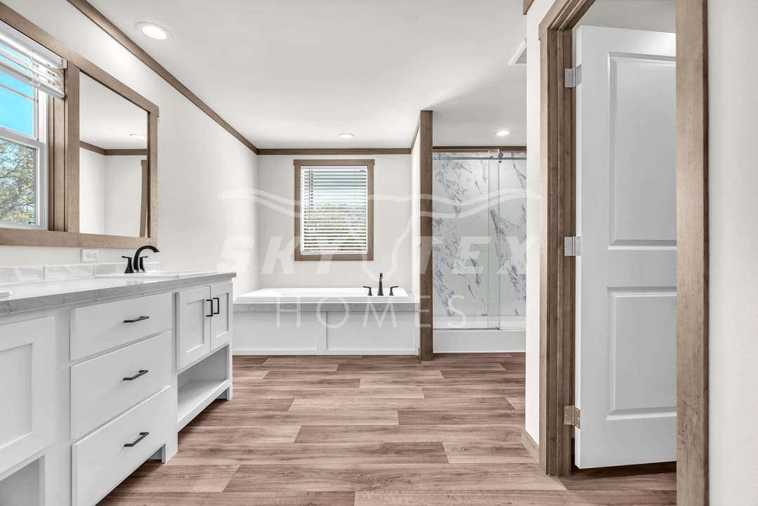 136 syrah st., la vernia - 1.05 acres bathroom home features