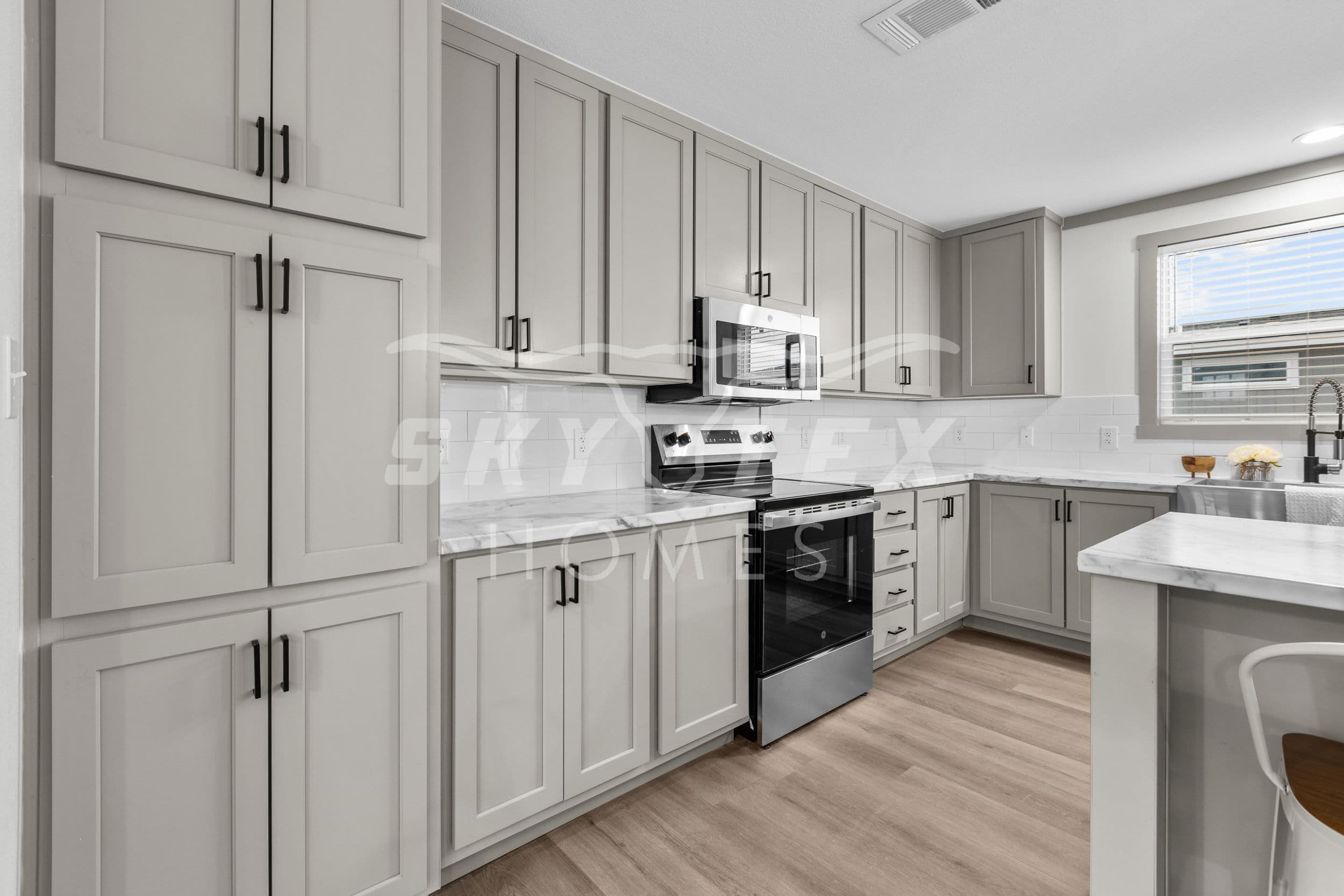 The swisher interior and kitchen home features