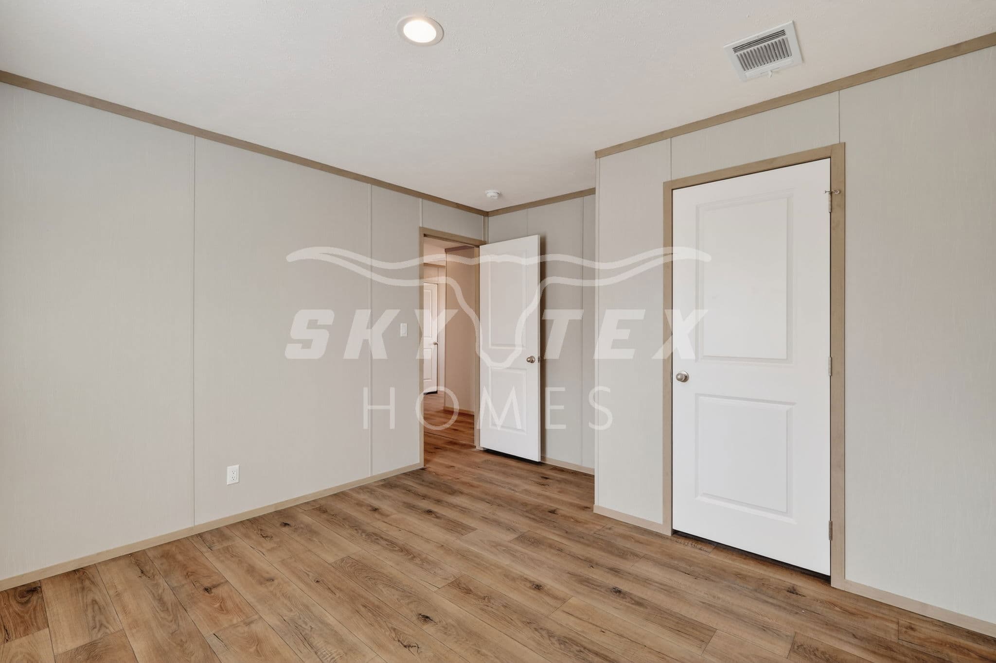 639 old phillipsburg road - 1.53 acres interior and bedroom home features