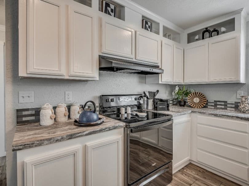 Emerald 28483a kitchen home features