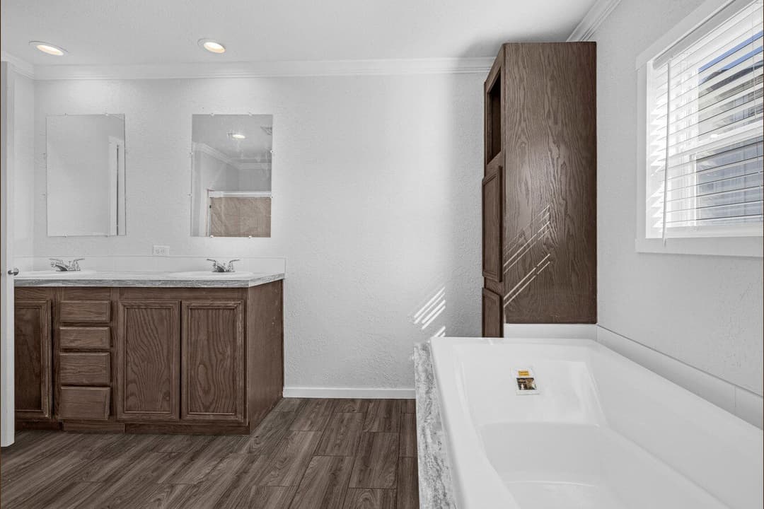 Topaz 28764a bathroom home features