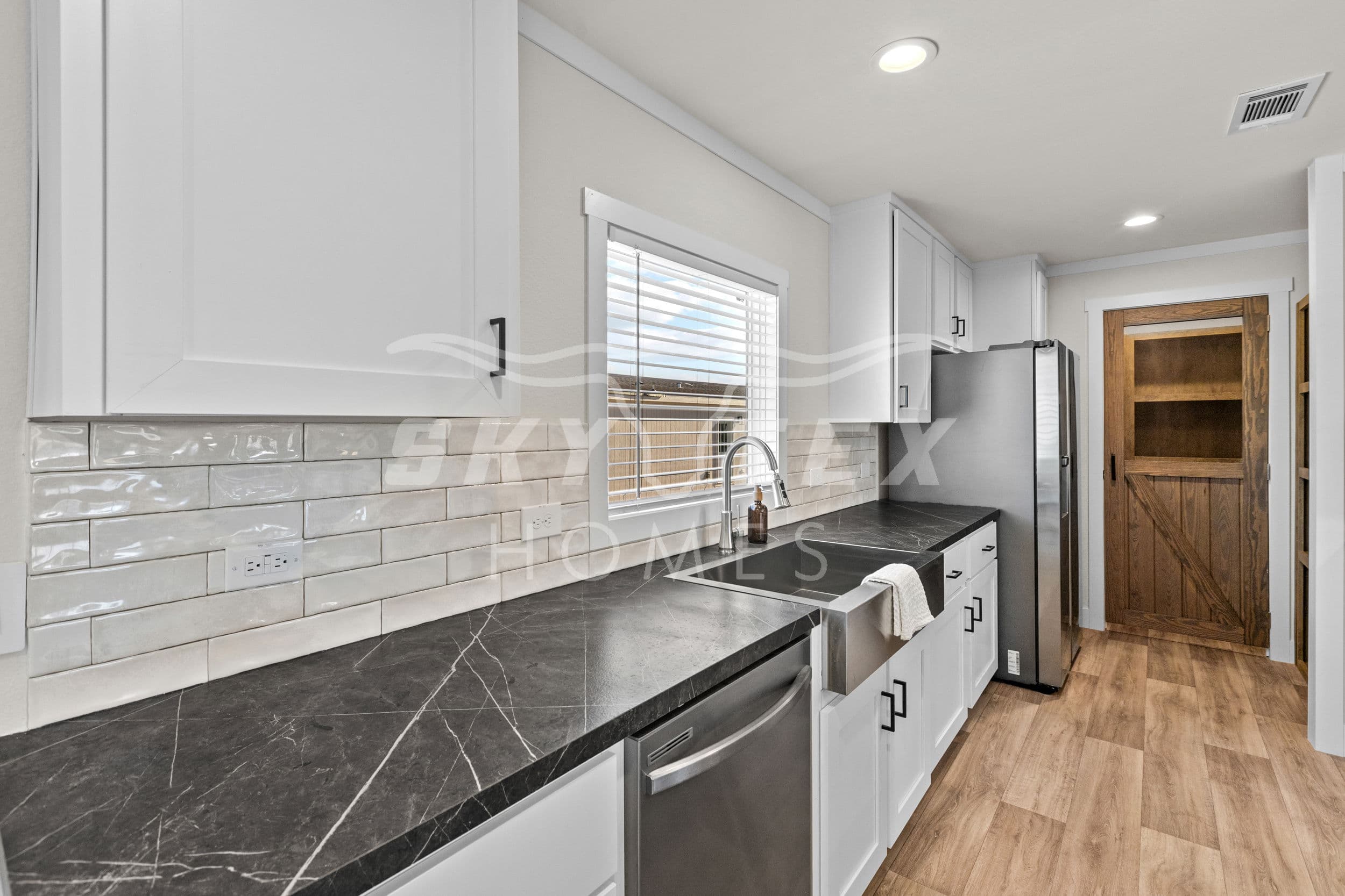 Emilie elite interior and kitchen home features