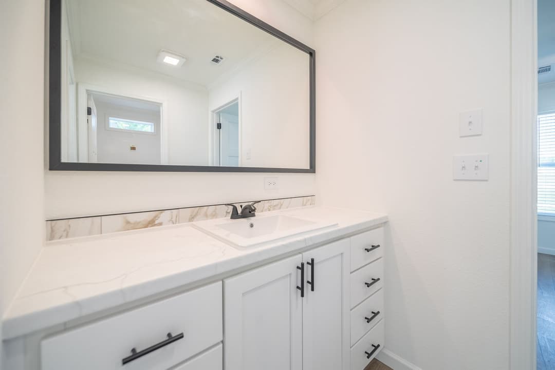 Innovation 5442h - the cypress creek bathroom home features