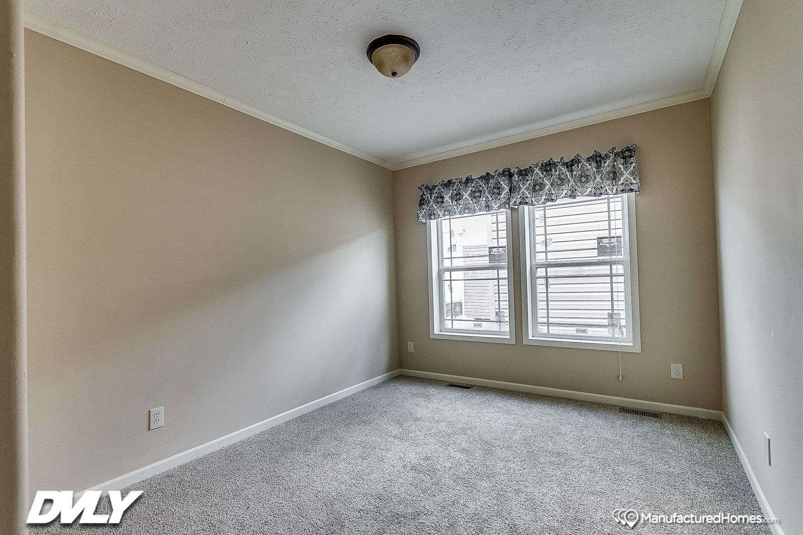 Ahaveh bedroom home features