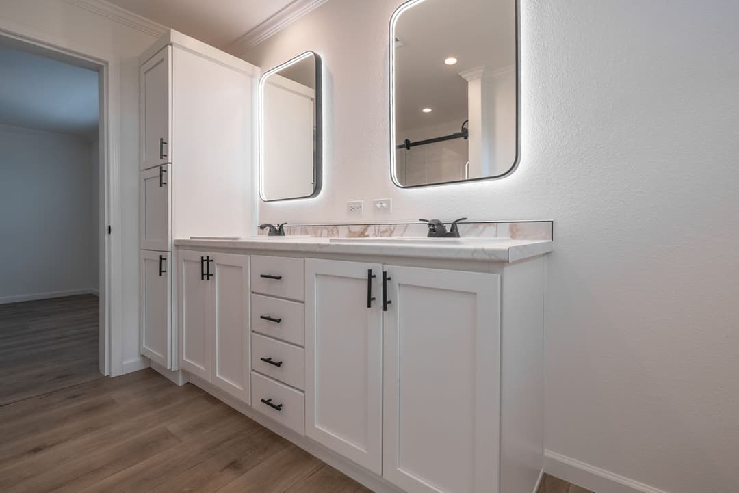 Innovation 5442h - the cypress creek bathroom home features