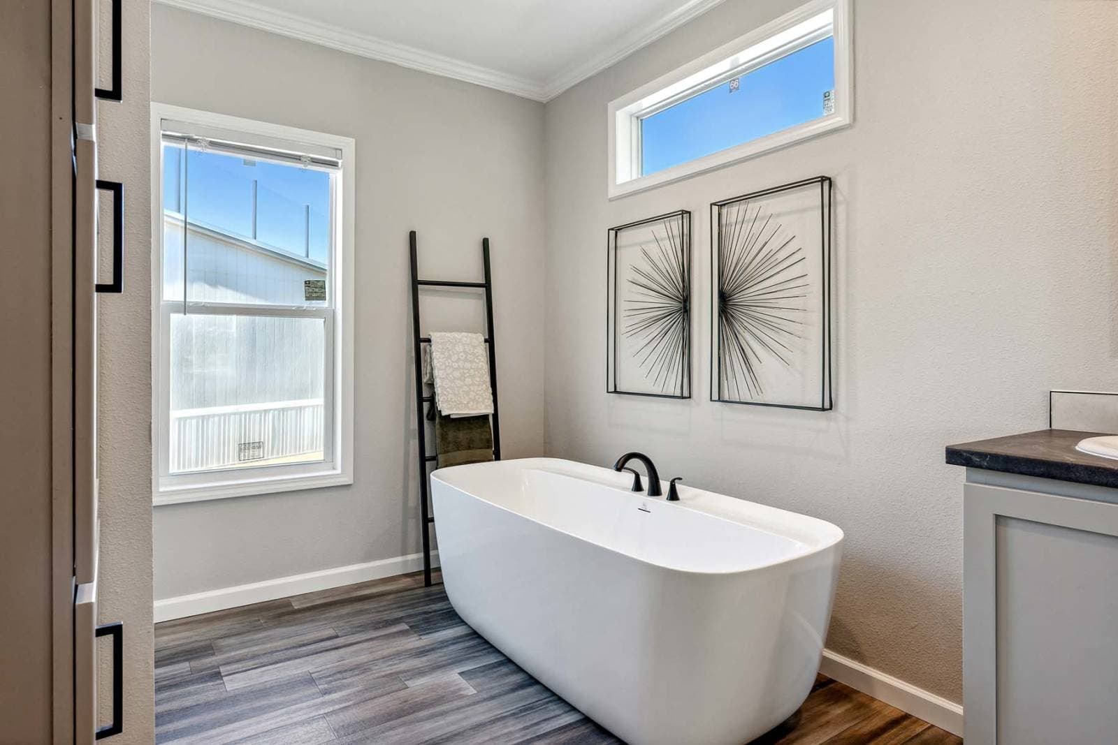 Innovation 3268h bathroom home features