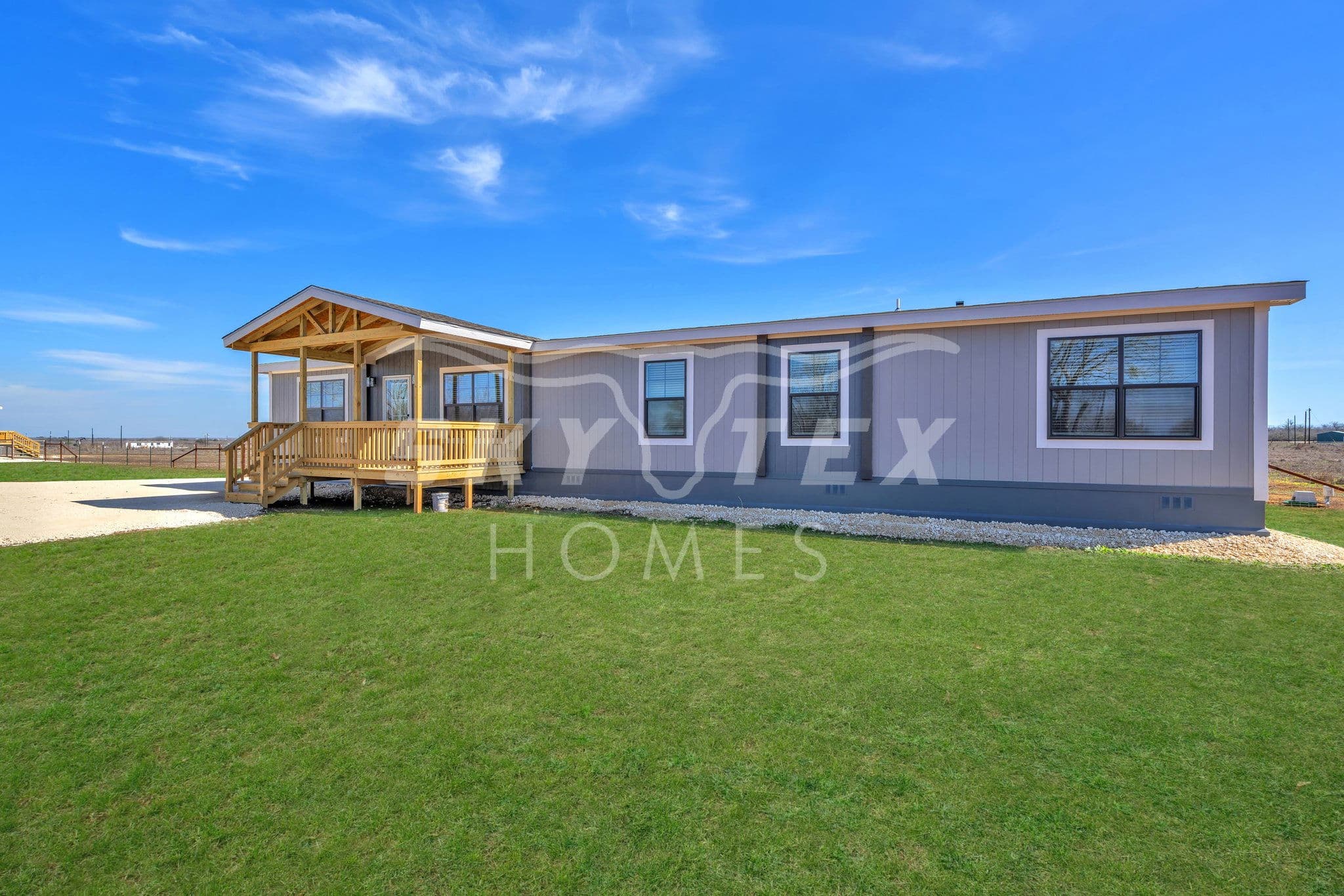 2633 fm 1332, jourdanton - 3.5 acres - pending exterior home features