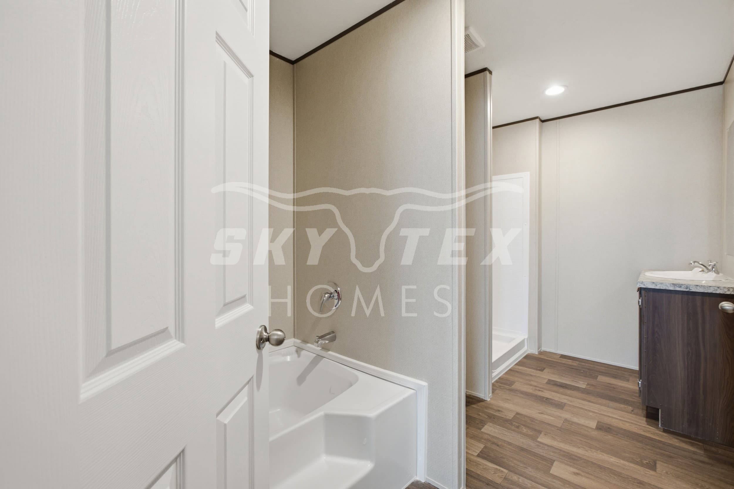 Redwood interior and bathroom home features