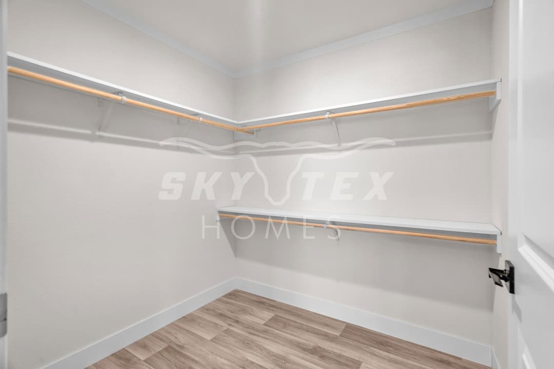 144 syrah st., la vernia - 1.05 acres bedroom home features