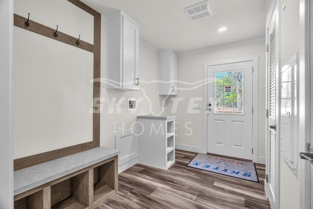 Everett elite interior home features