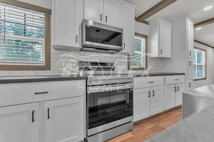 Nellie interior and kitchen home features