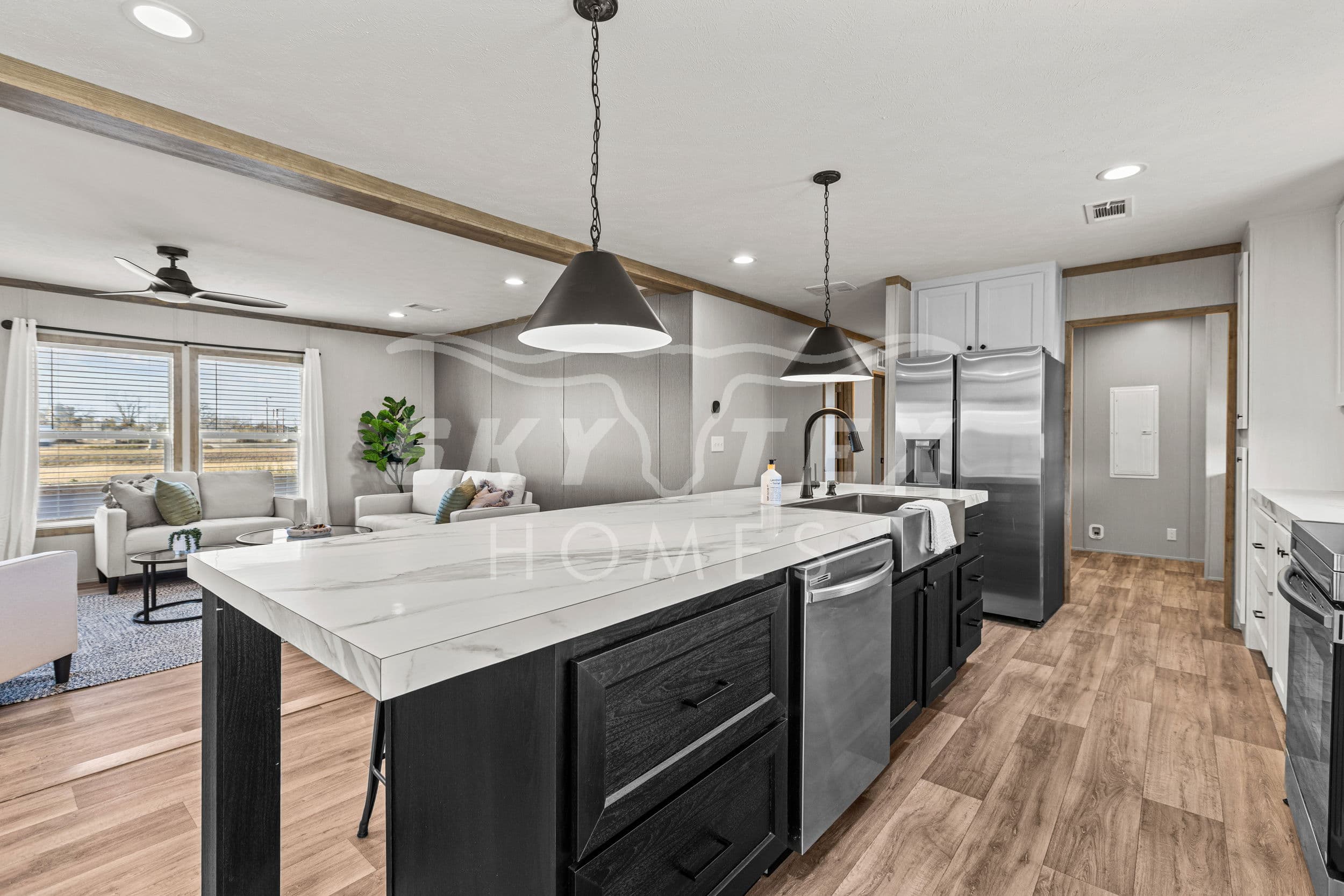 Padre  interior and kitchen home features