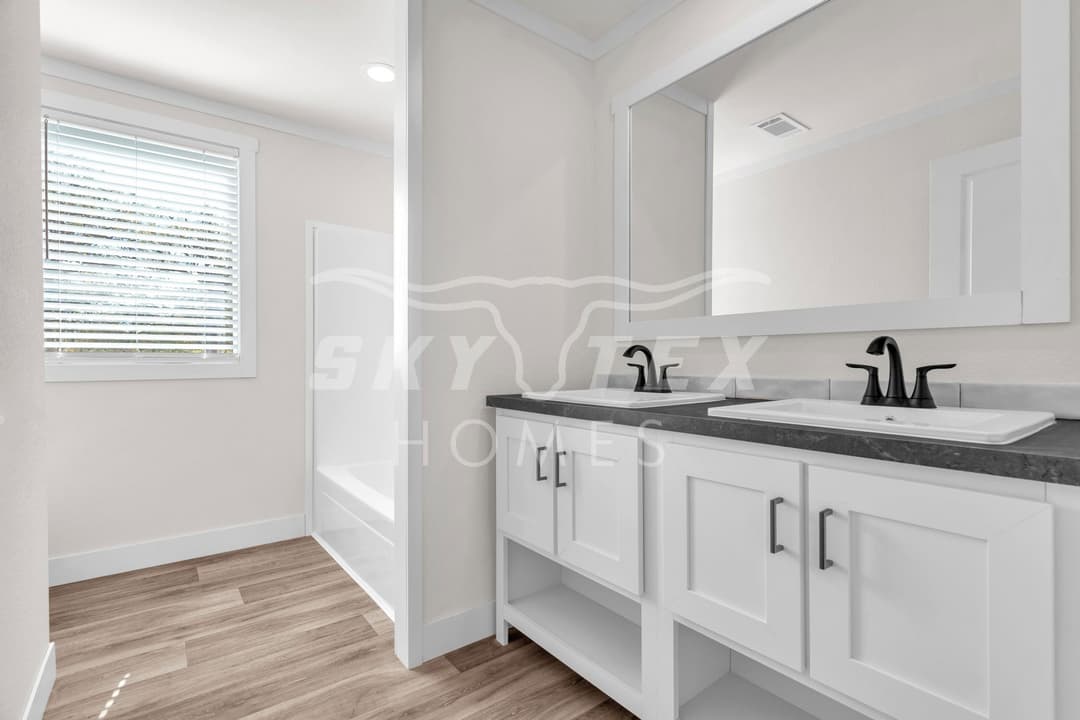 144 syrah st., la vernia - 1.05 acres bathroom home features