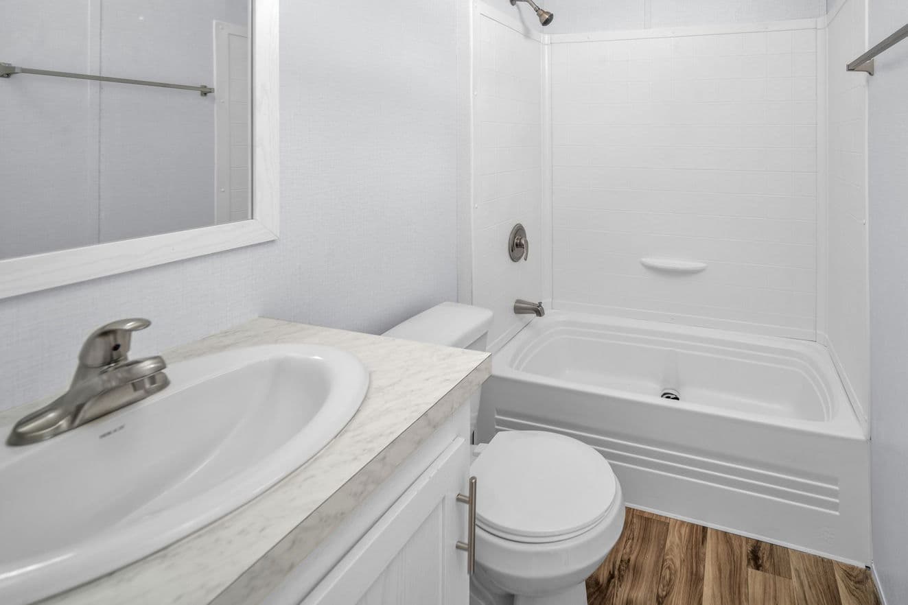 Cheyenne interior and bathroom home features