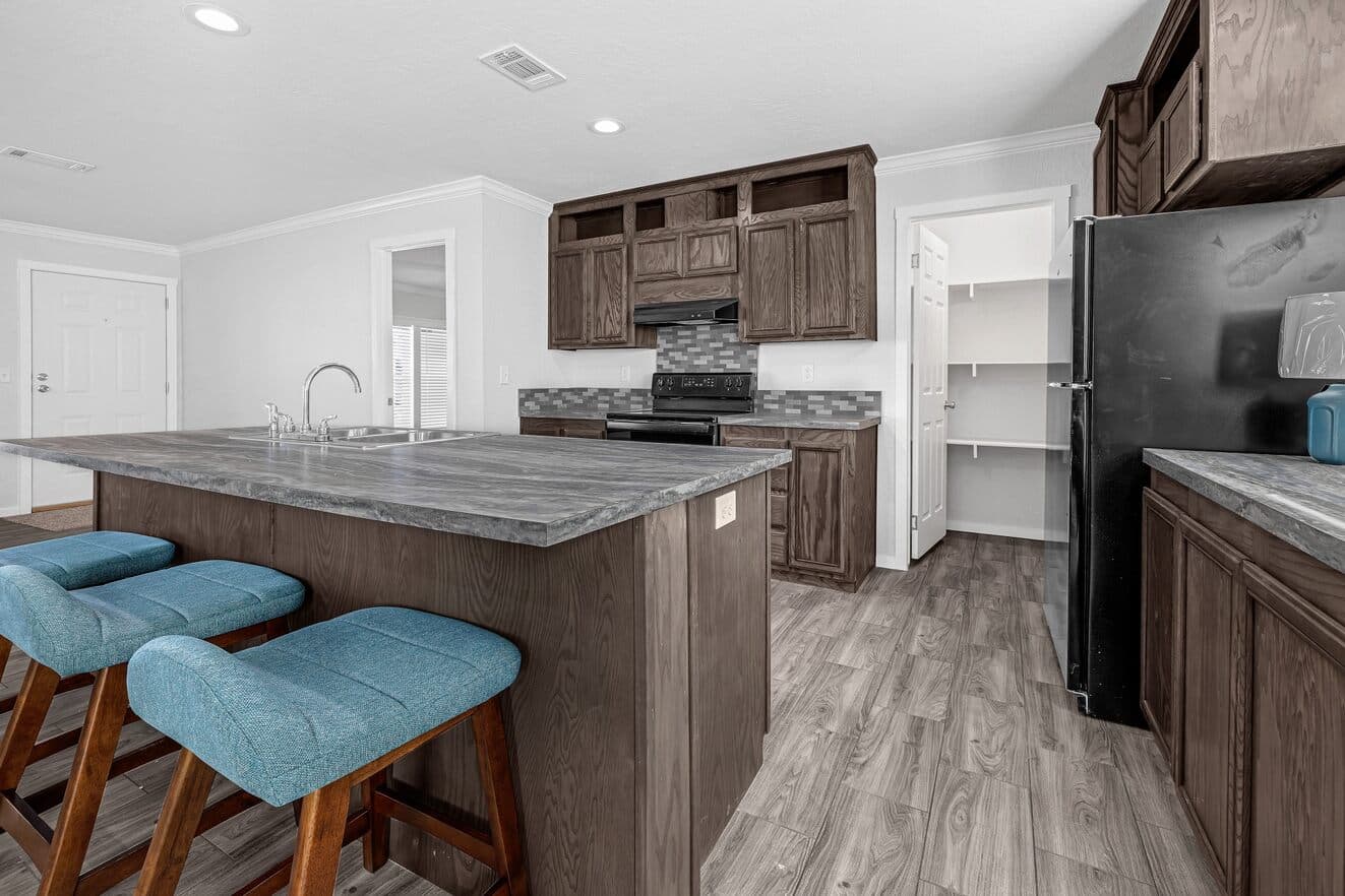 Topaz 28563a kitchen home features