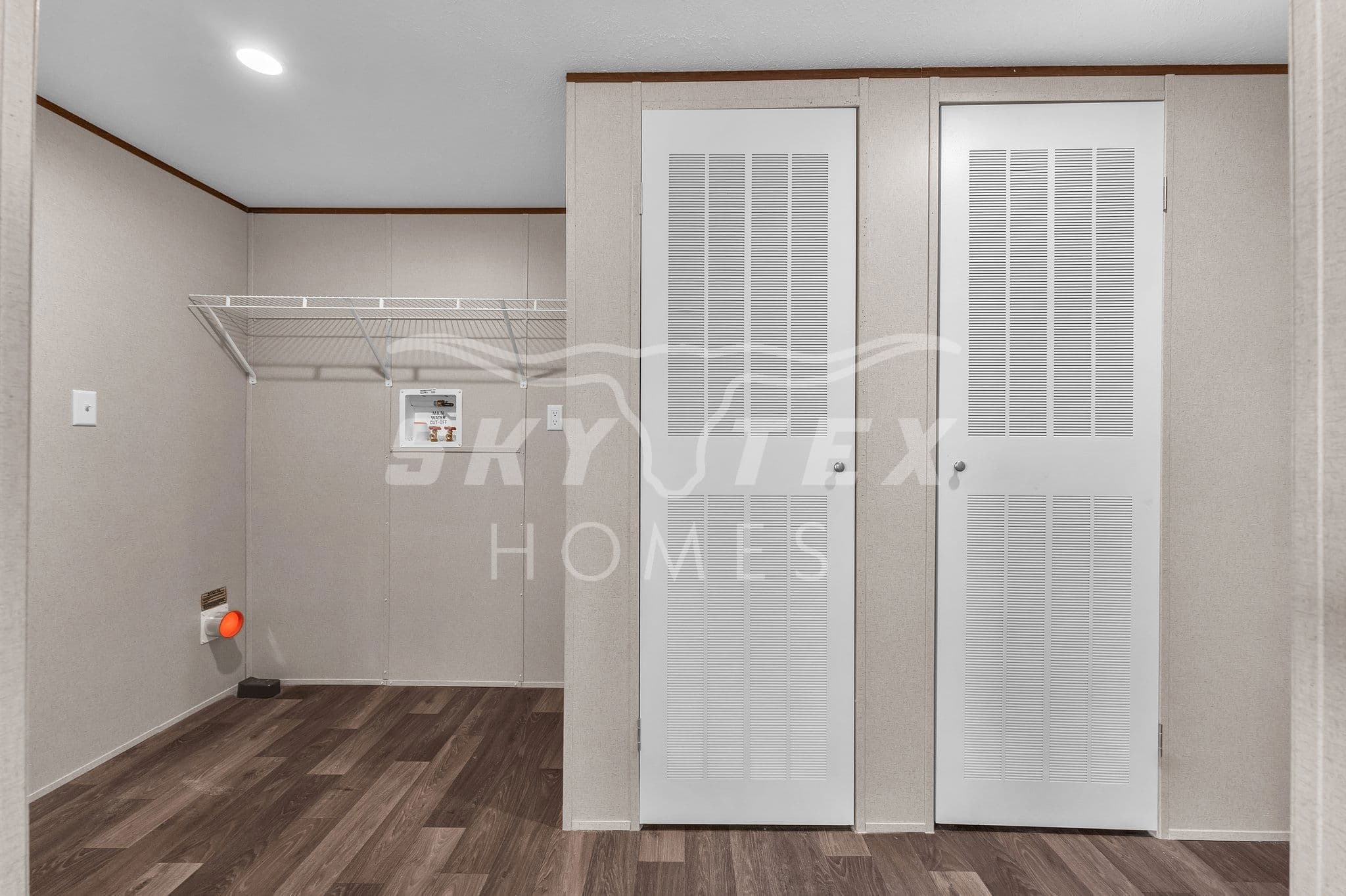 5709 cr 422, pleasanton - .765 acres interior home features