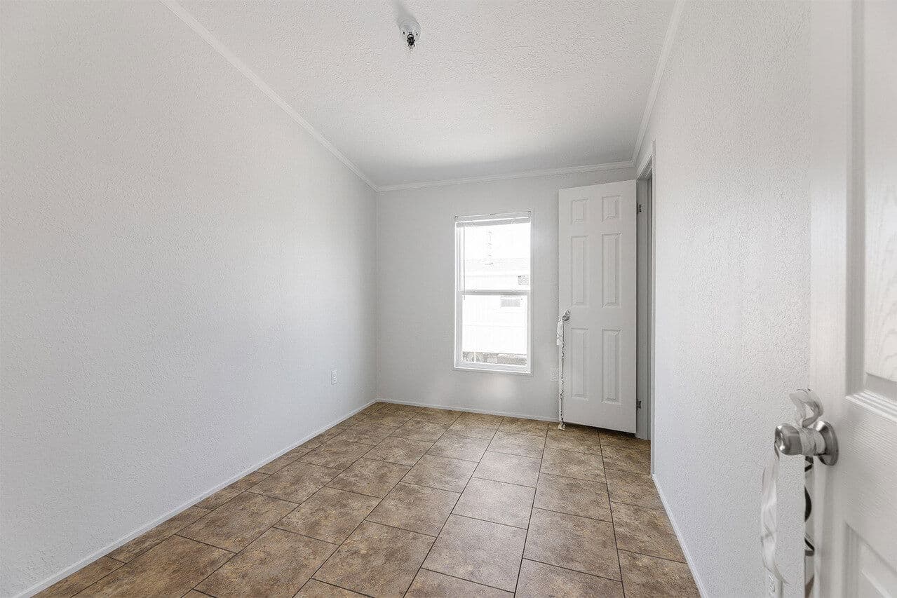 Emerald 16723a interior home features