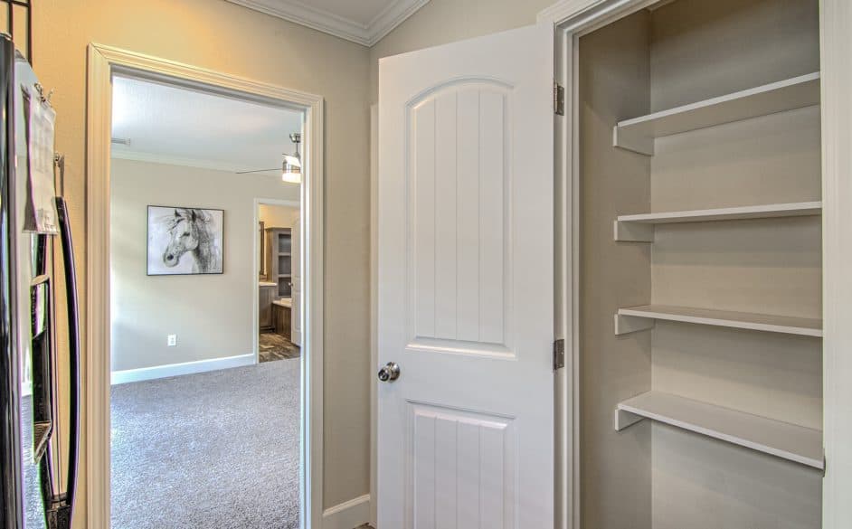 Gold spur 5616 interior home features