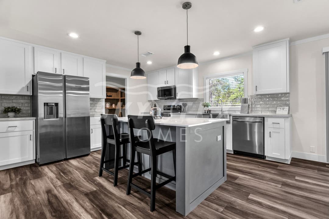 Everett elite interior and kitchen home features