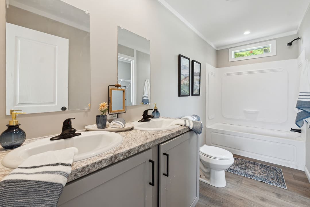 Gateway 2856b bathroom home features
