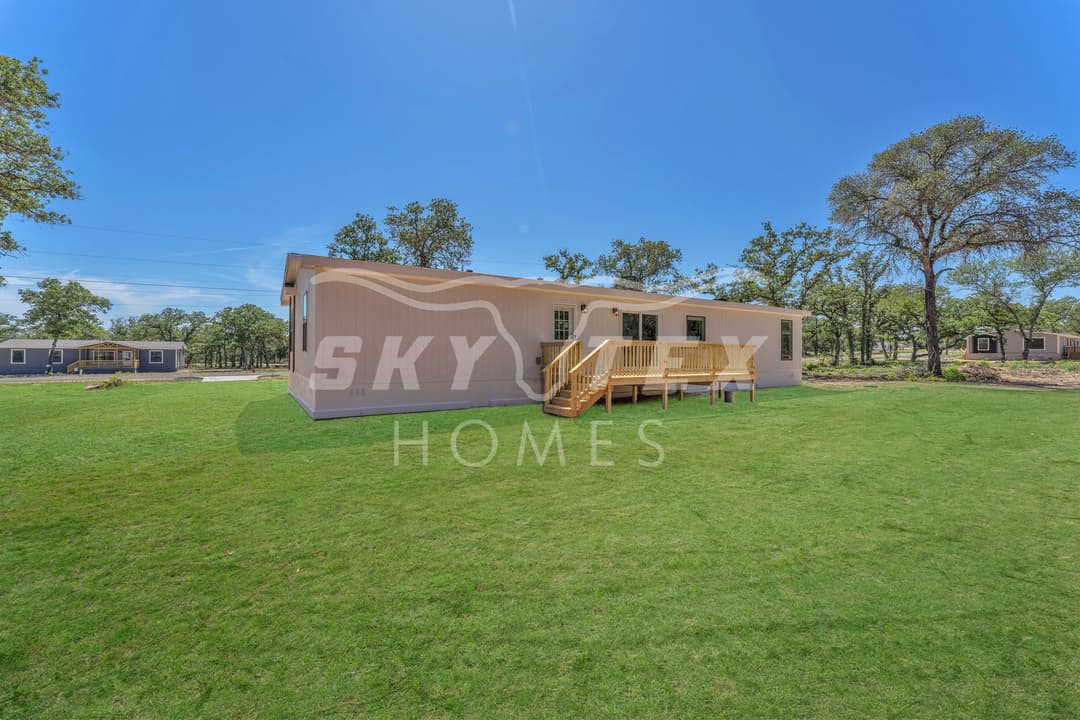 Everett elite exterior home features