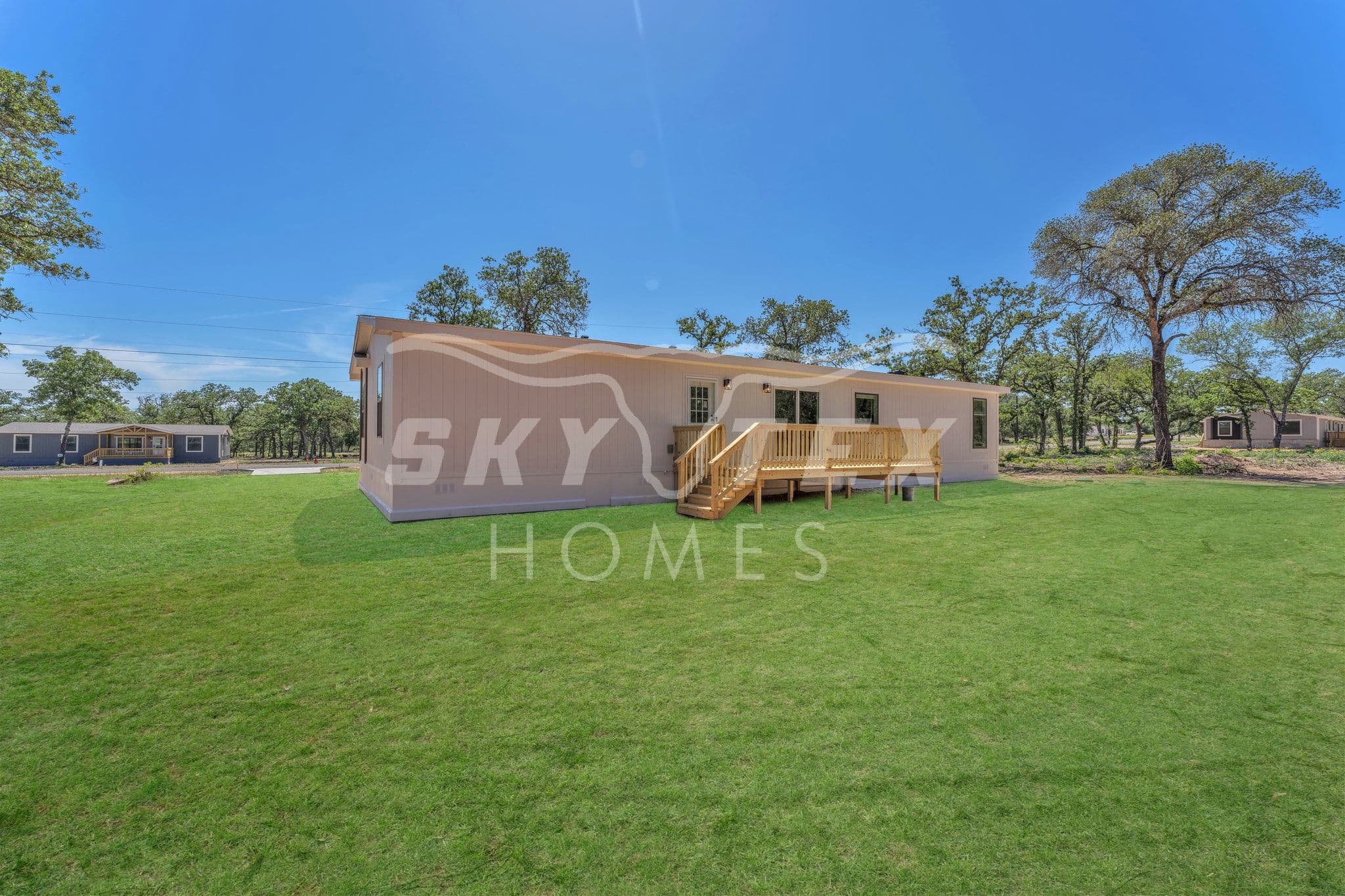 Everett elite exterior home features