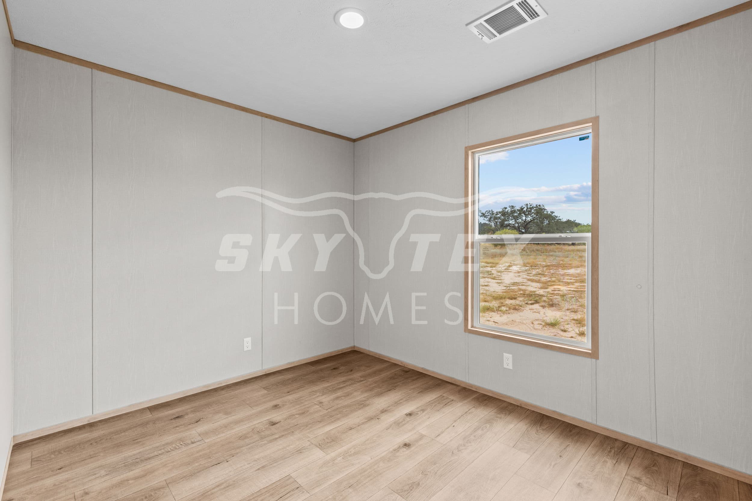 2284 stevens rd., somerset - 1.18 acres interior and bedroom home features