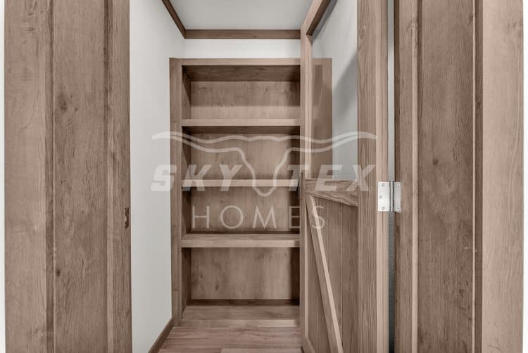 Nellie interior and kitchen home features