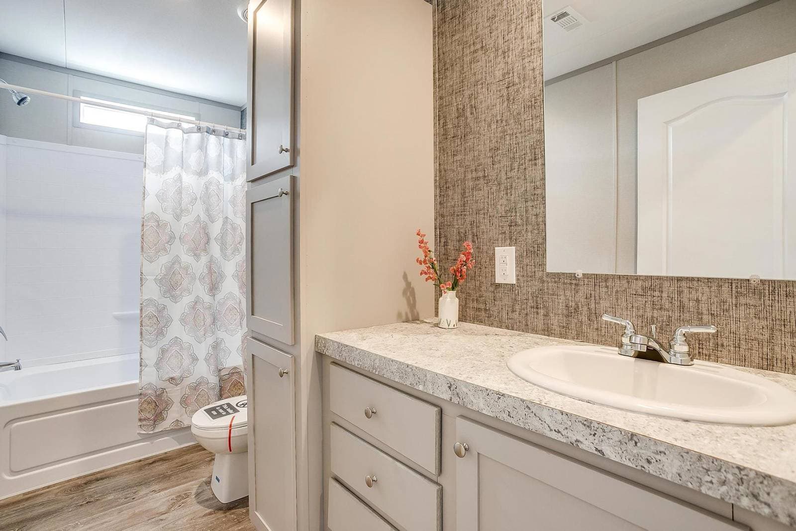 Nm3256h bathroom home features