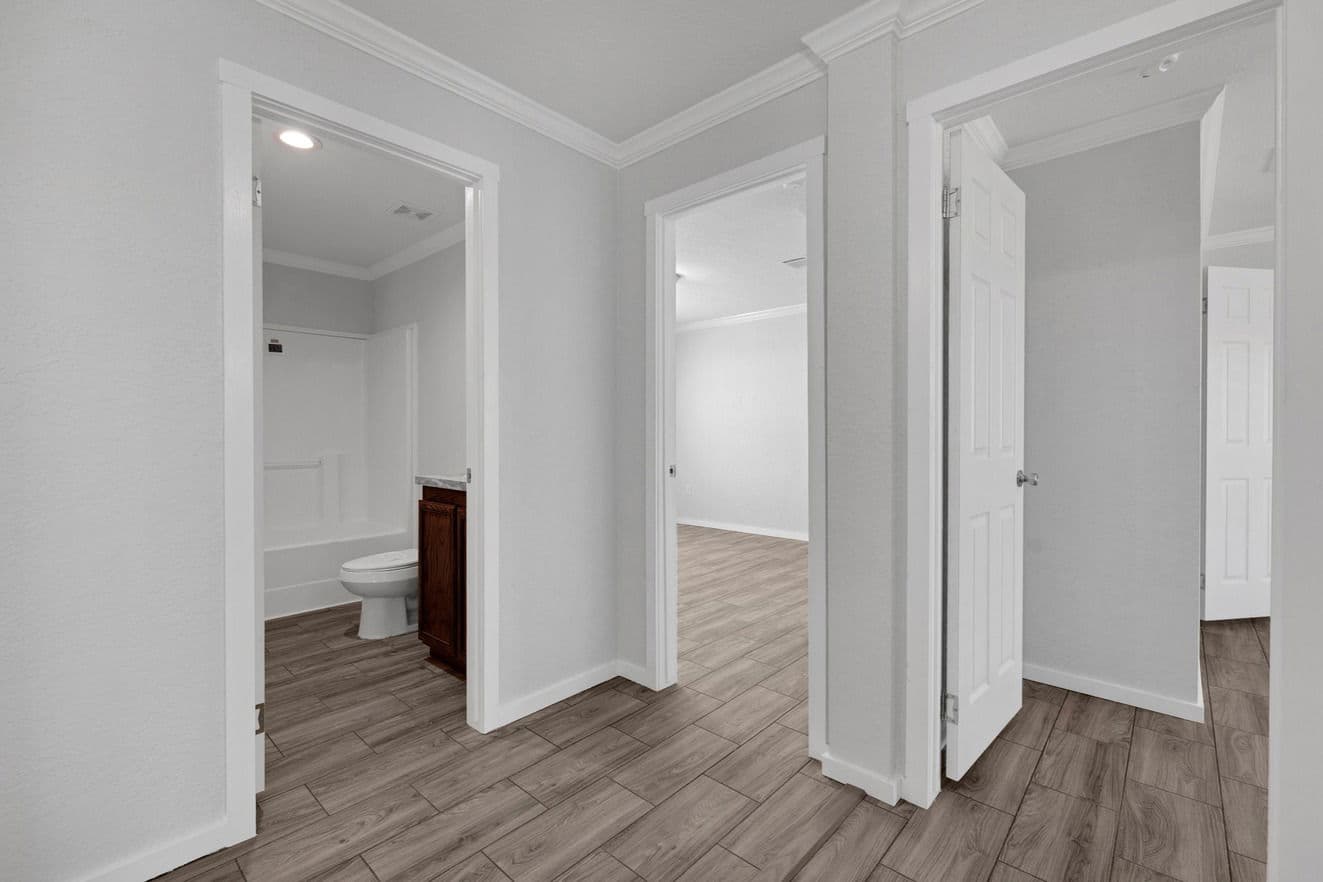 Topaz 28764a interior home features