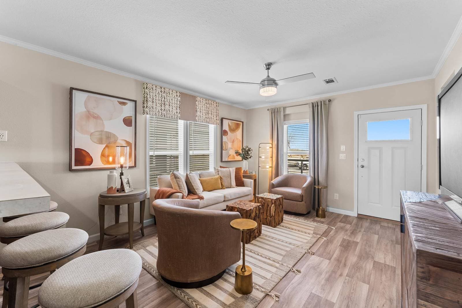 Innovation 2860s living room home features