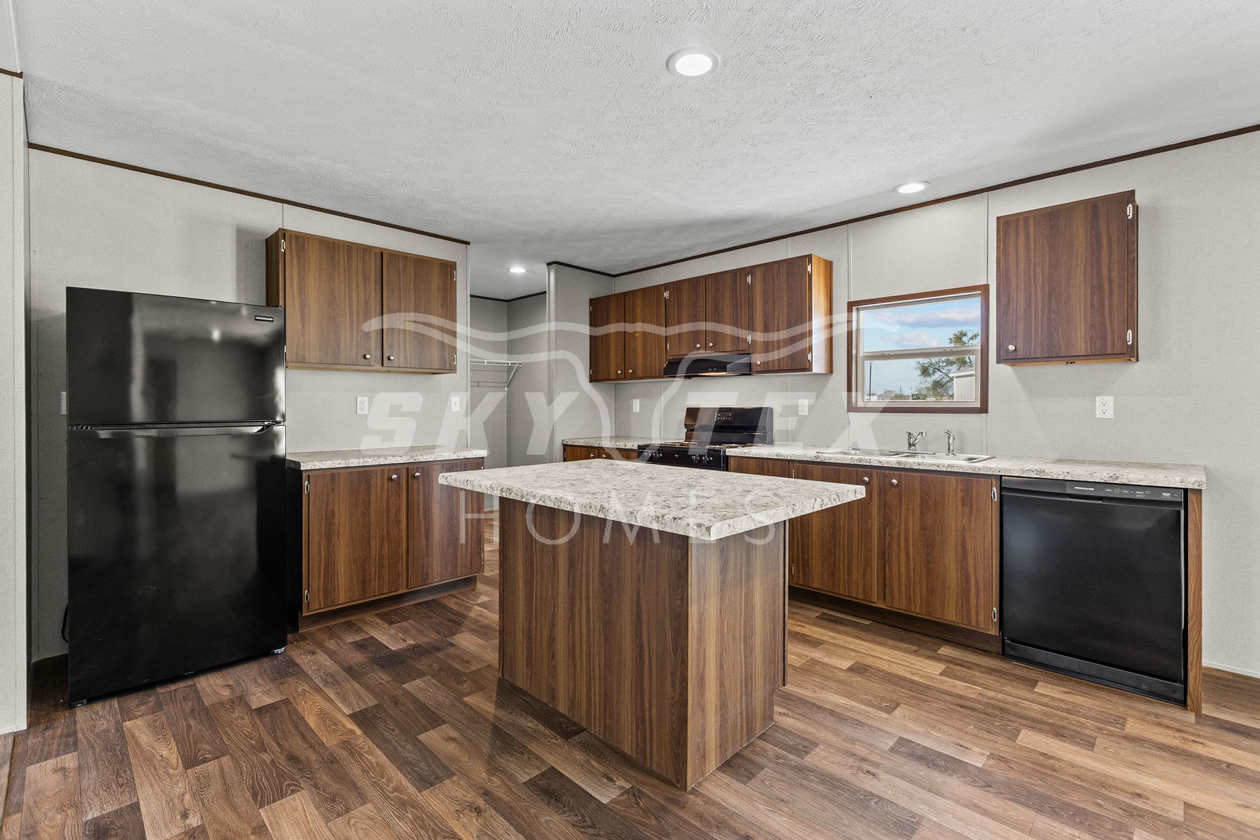 Oak interior and kitchen home features