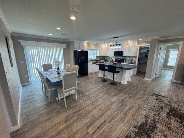 Solitaire 28643a interior home features