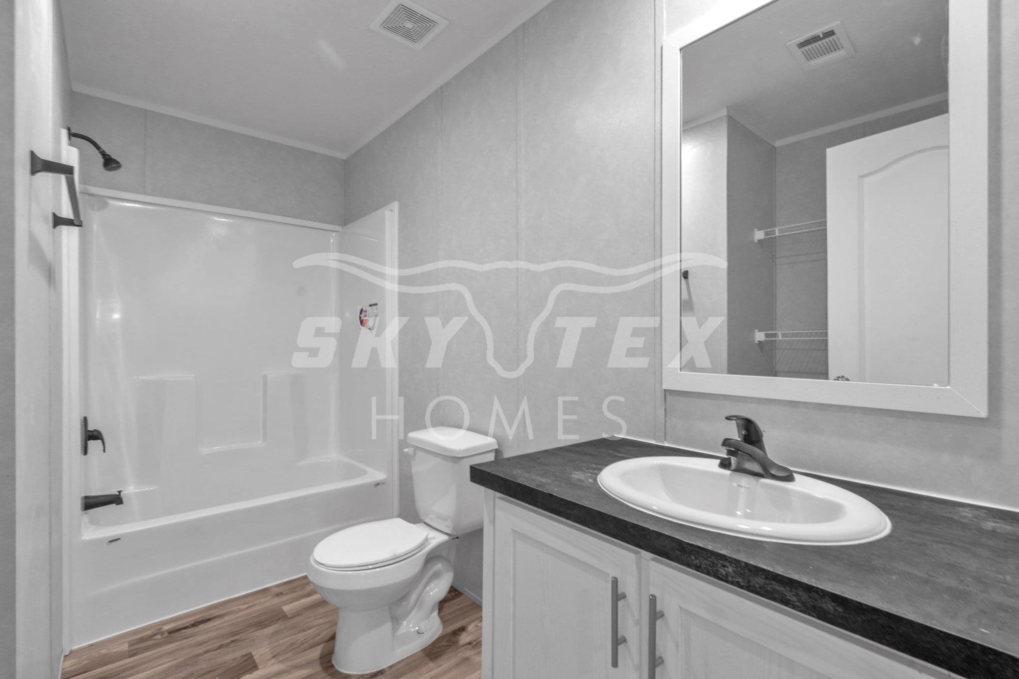 Valu maxx premier 32684e interior and bathroom home features